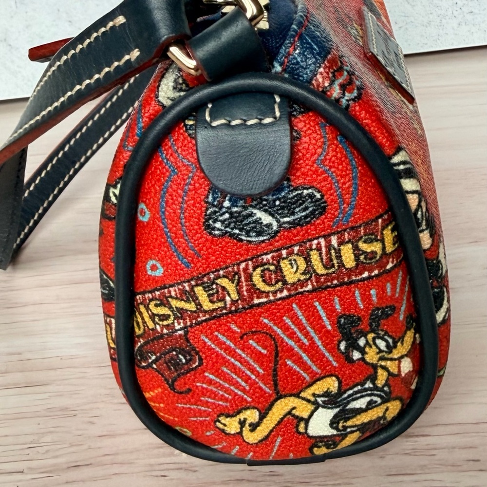 Dooney & Bourke Disney Cruise Red barrel/clutch bag. Retired print. - Picture 4 of 8